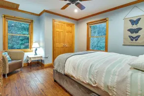 Adirondack Retreat w/ Heated Pool & Scenic Views! - Innvendig