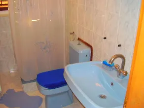 Spacious and Sunny Apartment on Island Rab - Badezimmer