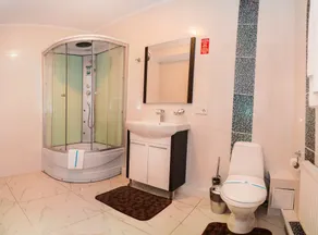 Mark Plaza Hotel - Bathroom