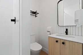 HI Halifax Heritage House Hostel - Bathroom