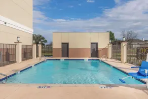 Days Inn & Suites by Wyndham Houston NW Cypress - Piscine