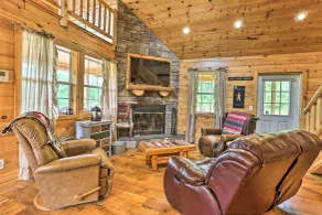 18 Mi to Slopes! Cabin w/ Valley Views in Blakely - Innvendig