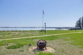 Walk to Parks & Marina! Waterfront Cambridge Condo - Innvendig