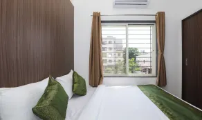 Treebo Sapphire Studio - Room