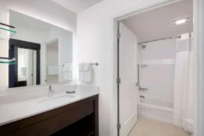  Sonesta ES Suites Atlanta Alpharetta North Point Mall - Salle de bain
