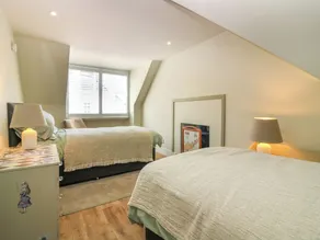 1A Carmelite Street - Room