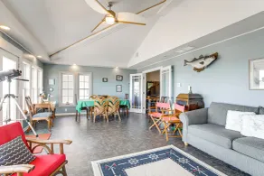 Waterfront Maryland Retreat w/ Dock & Bay View! - Interiör