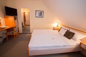 Hotel Garni am Markt - Businesshotel - Frühstücksbuffet - Fahrradabstellplatz - Hunde willkommen - Camera