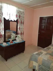 Laura's Place - Quarto