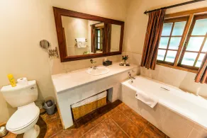 Kumbali Country Lodge - Bathroom
