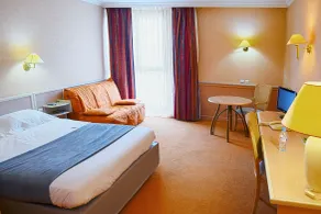 Logis Lyon Est Porte de l'Ain - Room