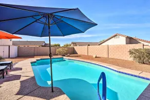 2 Mi to State Farm Stadium: Phoenix Retreat - Interiør