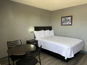 Americas Best Value Inn and Suites Groves - Værelse