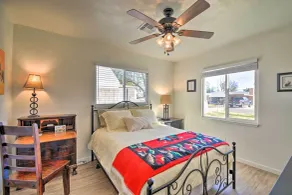 Pet-Friendly Phoenix Home: Breezeway & Fenced Yard - Interior