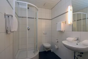 AUSZEIT DAS HOTEL Schweitenkirchen & AUSZEIT DAS RESTAURANT - Salle de bain