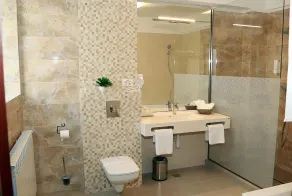 Parliament Square - Bathroom