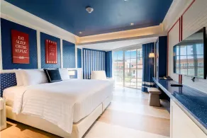 The Cruise Hotel - Zimmer