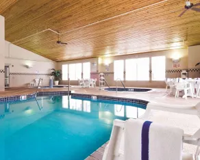 Country Inn & Suites by Radisson Albertville near Outlet Mall - Pool
