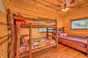 Creekside Broken Bow Cabin w/ Hot Tub & Fire Pit! - Interiør