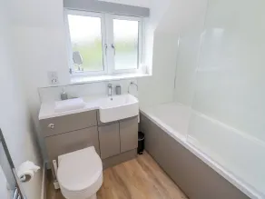 Landhaus mit Sauna, Pool und Garten - Badezimmer