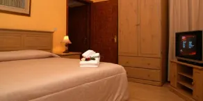 Le Royal Express Hotel - Room