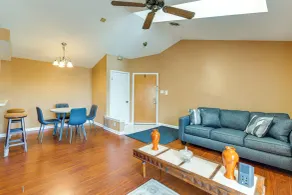 Nurse-ready Richmond Condo 4 Mi to Medical Centers - Interior