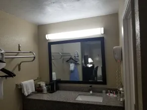 Baymont by Wyndham Lake City I-75 - Salle de bain