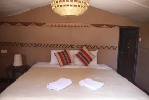 Dar Talmoudi ,Traditional Riad, Local Food, Camel , Desert Excursions - Zimmer