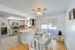 Deck & Fire Pit: Cozy Escape in Morrisville! - Interiør