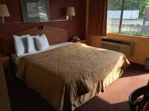Super 7 Inn - Room