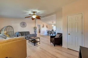 9 Mi to Ecu: Pet-friendly Greenville Home w/ Deck - Interiør