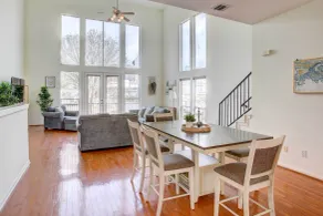 Downtown Houston Townhome w/ City Views! - Interior