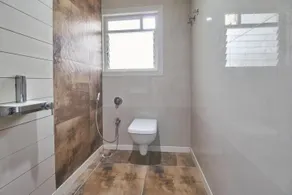Hotel Anugraha Deluxe - Bathroom