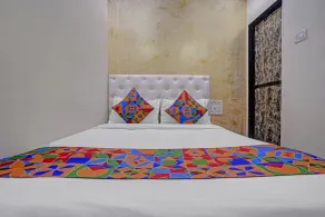 Fabhotel Om Residency - Chambre