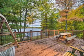 Cozy Hayward Cottage w/ Dock & Lakefront View - Interiör