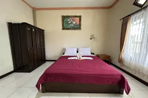Taxa Raya Guest House - Room