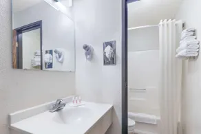 Super 8 by Wyndham Lake Havasu City - Salle de bain