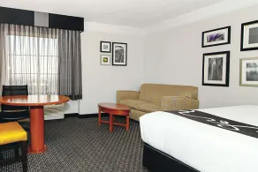 La Quinta Inn & Suites by Wyndham Ontario Airport - Chambre