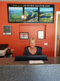 In Town Motor Inn - Lobby