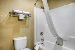 Quality Inn Phenix City Columbus - Salle de bain