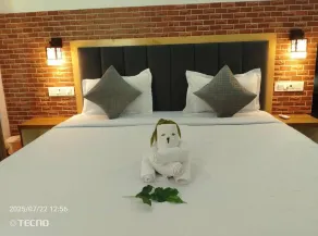 Red Roof Inn - Room