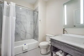 Americas Best Value Inn & Suites Houston at Hwy 6 - Bathroom