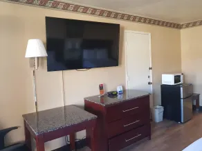 Travelodge by Wyndham Costa Mesa Newport Beach Hacienda - Chambre