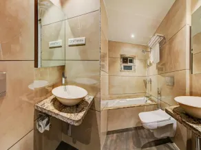Hotel Aarush Inn  - Badrum