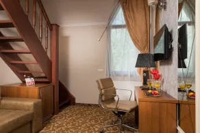 Golden Ball Club - Room