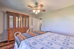 Game Room & Dock: Waterfront Granbury Lake Retreat - Innvendig
