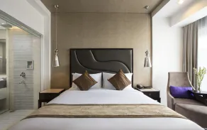Nemuru Grand Bellevue Radio Dalam - Room