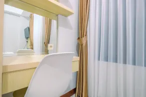 Nice and Elegant 1BR at Royal Heights Apartment By Travelio - Zimmer