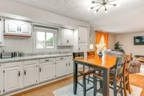 ~ 2 Mi to Downtown: Bright Apt in Lansing! - Interiør