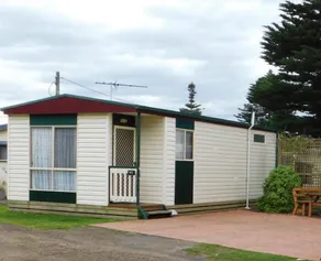 Dylene Caravan Park - 2 Br Family Cabin With Air - Habitación